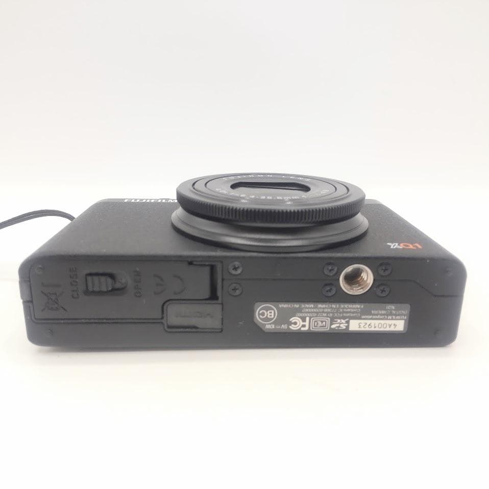 ★箱付★ デジタルカメラ FUJIFILM 富士フィルム XQ1 BLACK