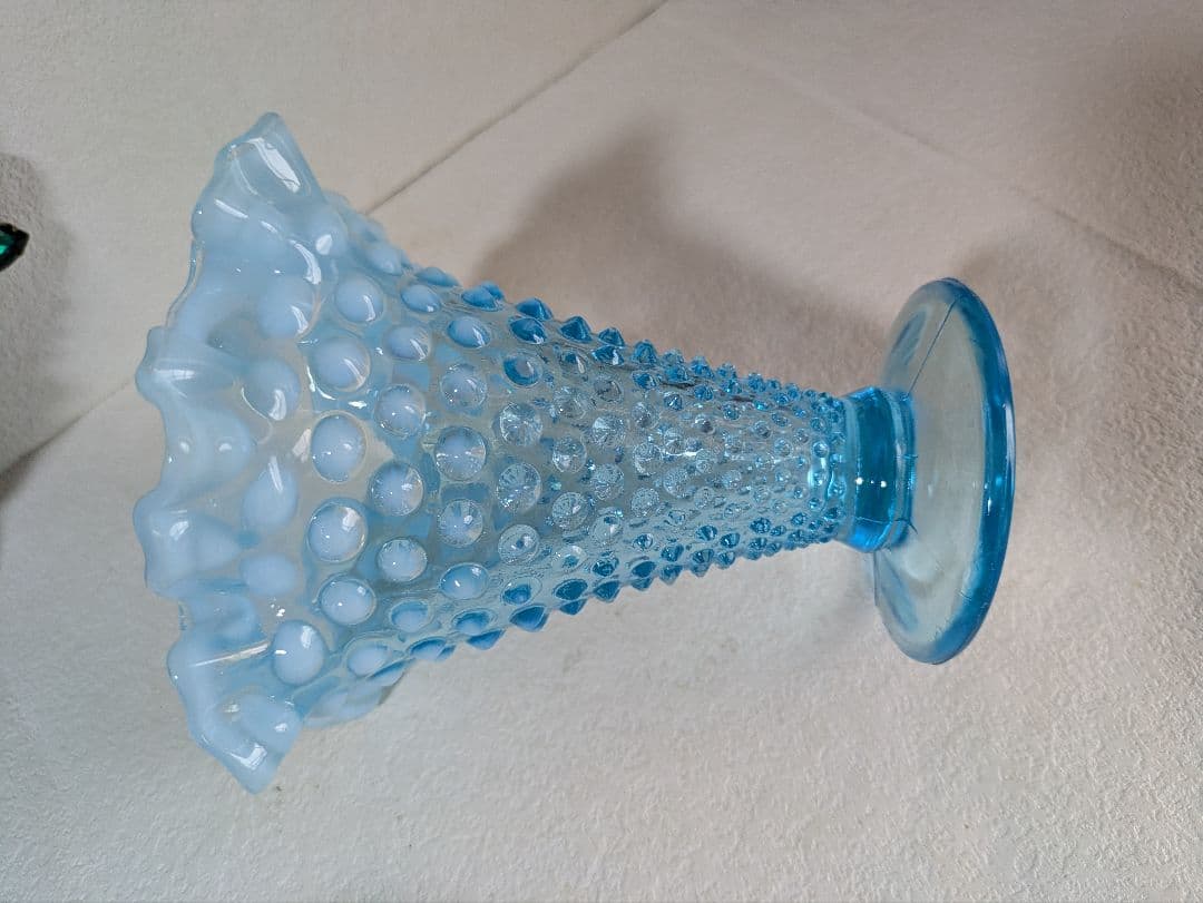 フェントン　ブルーオパルセント ホブネイル フリル　フラワーベース