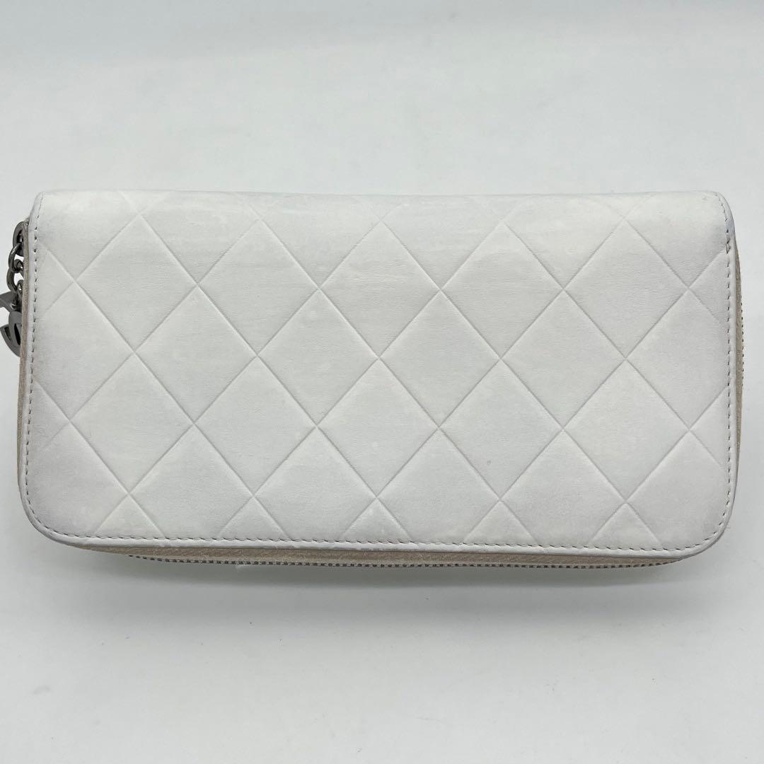 CHANEL 長財布 ラウンドファスナー ココマーク キルティング チャーム付き