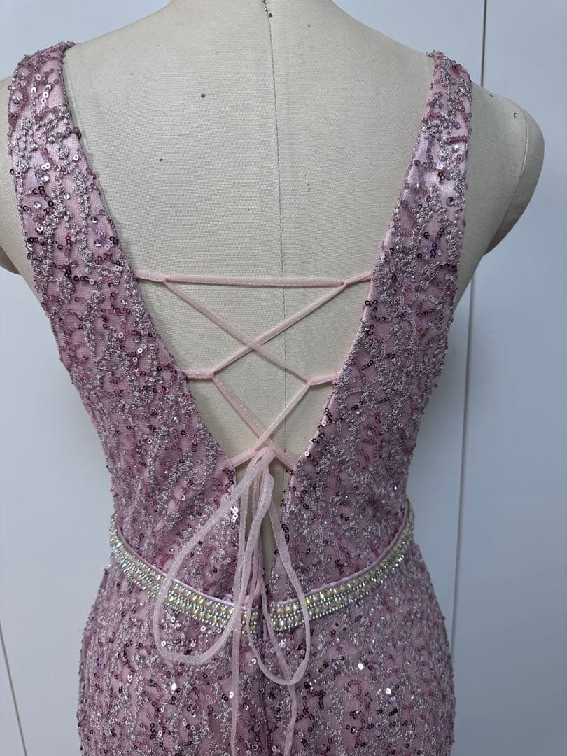 薄いピンク Vネック スパンコールドレス