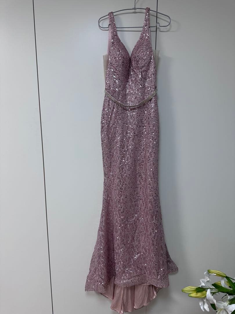 薄いピンク Vネック スパンコールドレス