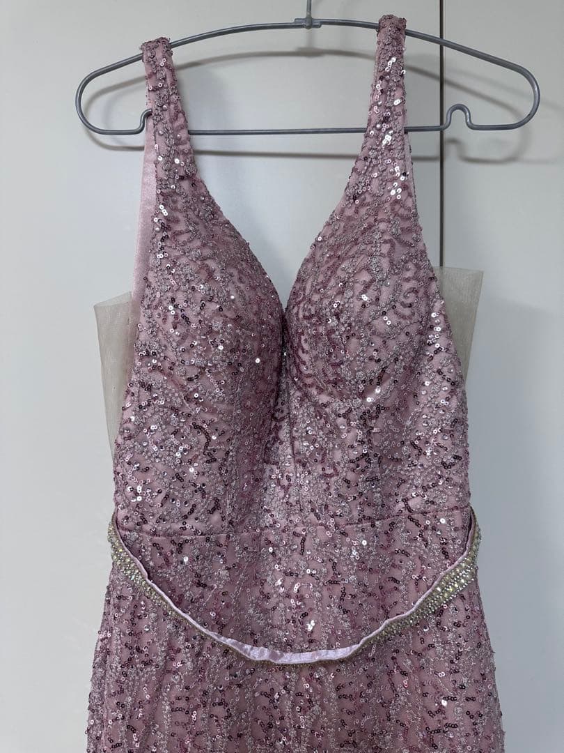 薄いピンク Vネック スパンコールドレス