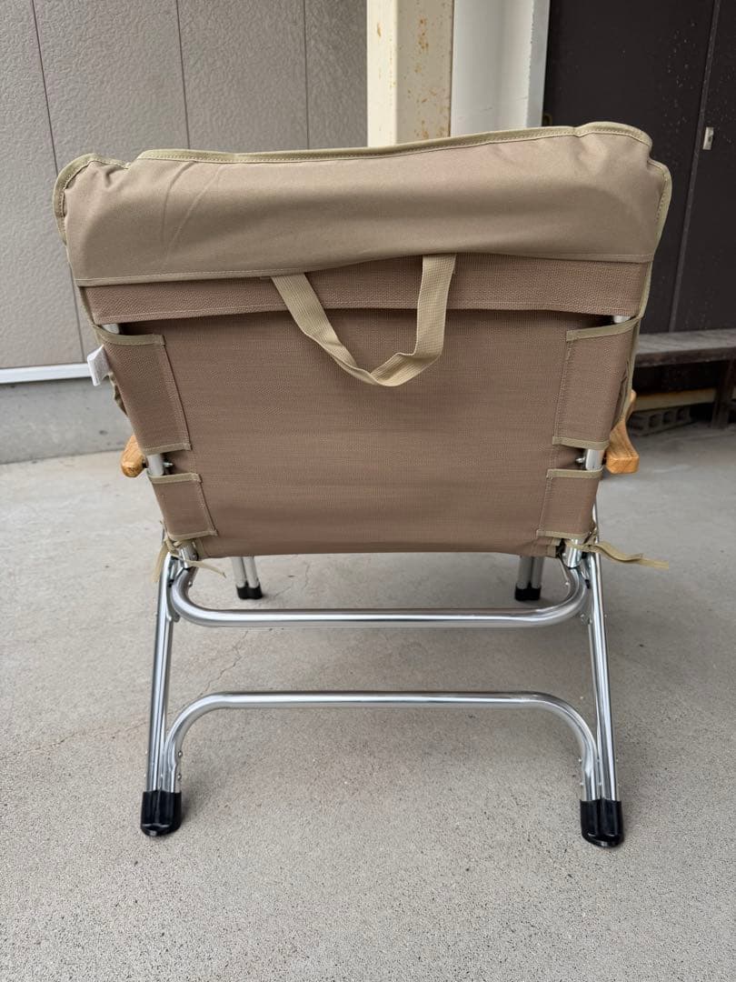 アウトドアチェア ベージュ 木製アームレスト