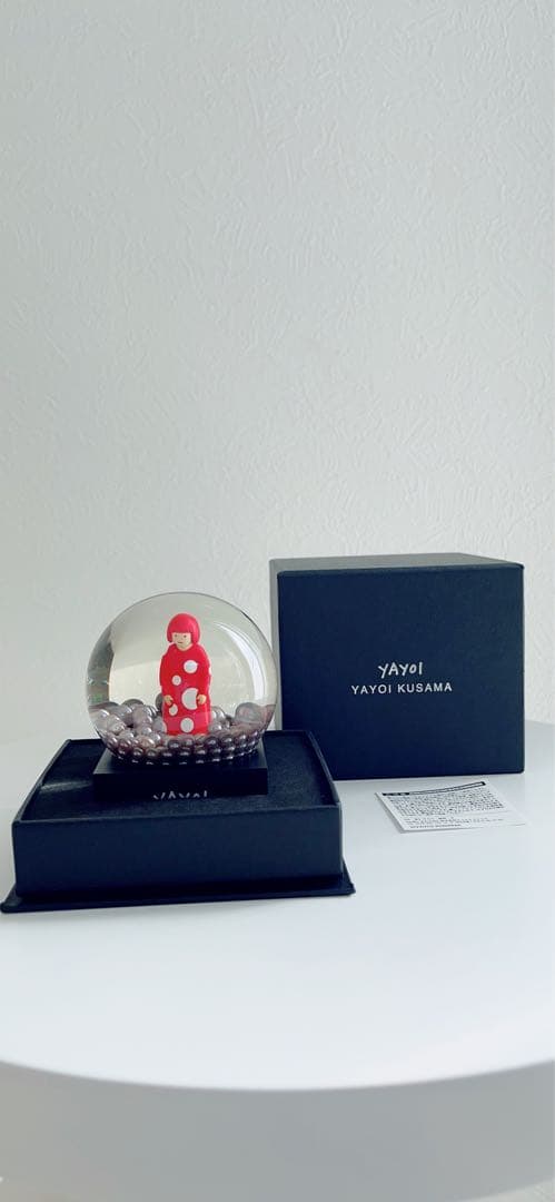 草間彌生　MOMA スノードーム