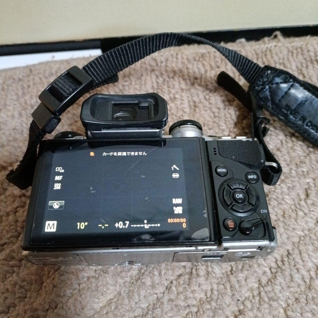 OLYMPUS OM-D E-M10 レンズなし 傷だらけ