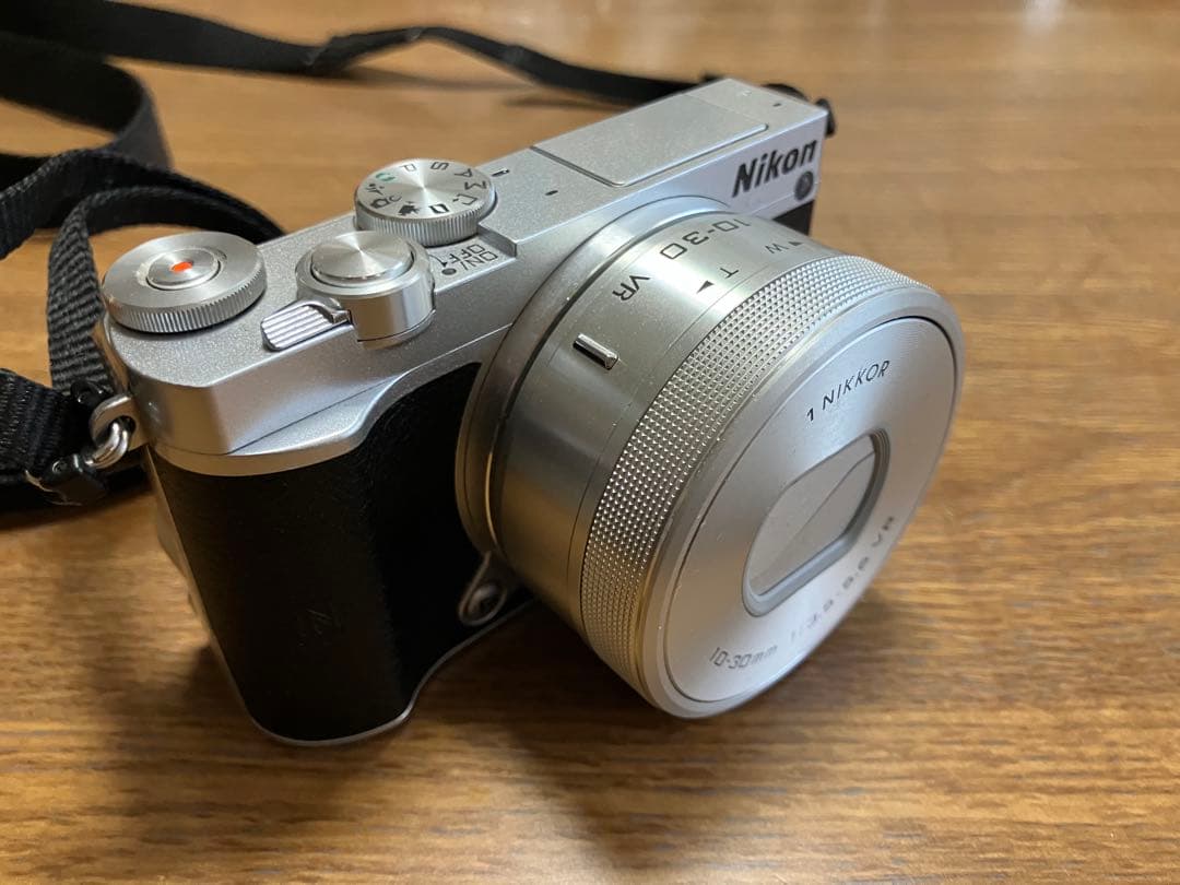 Nikon1 J5 +10-30mmパワーズームレンズ付き