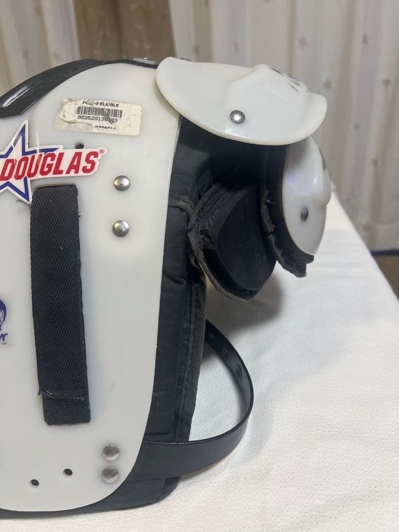 DOUGLAS製　25 XSショルダーパッド　サイズ16-17インチ