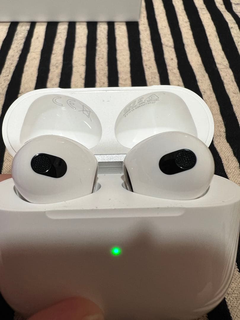 美品　AirPods（第3世代）Lightning 充電ケースA2566