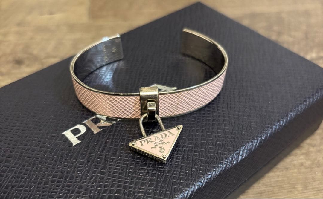 値下げしました★PRADA サフィアーノ バングル M