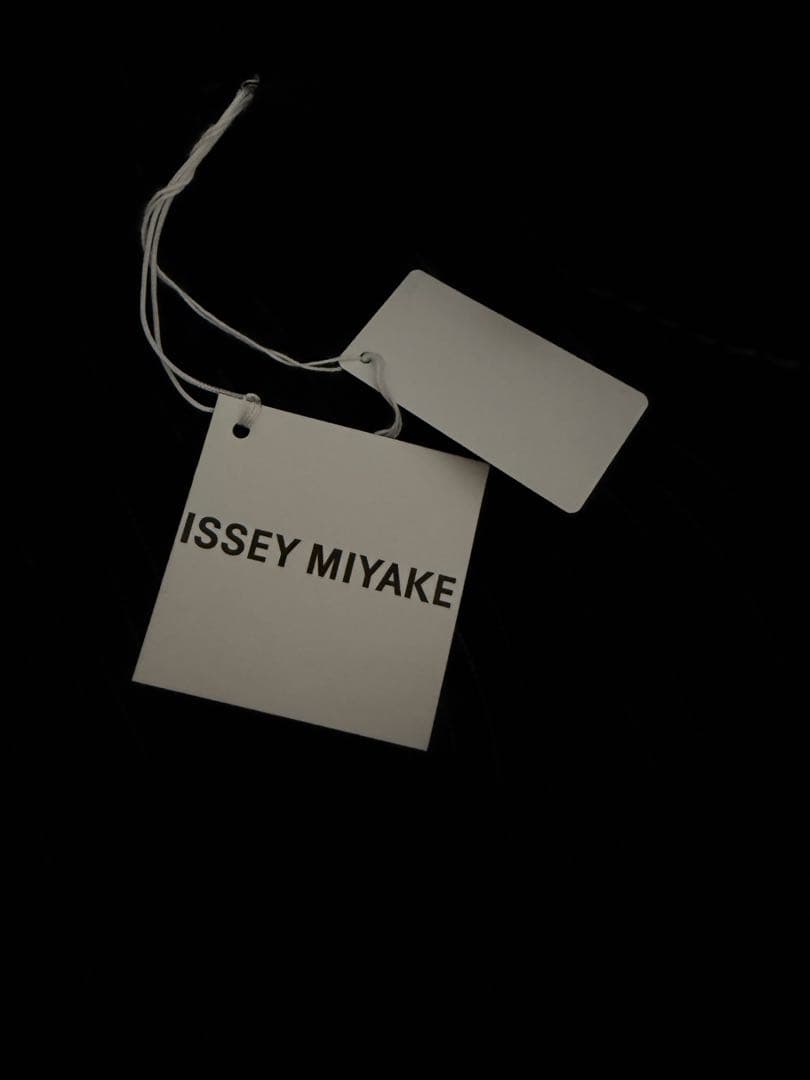 【新品タグ付】ISSEY MIYAKEイッセイミヤケ サークルニットカーディガン