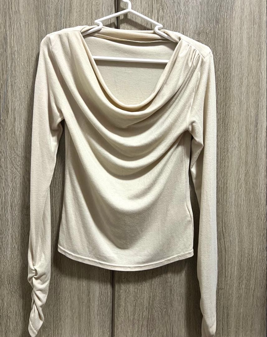 【anuans】ギャザードレープカットトップス