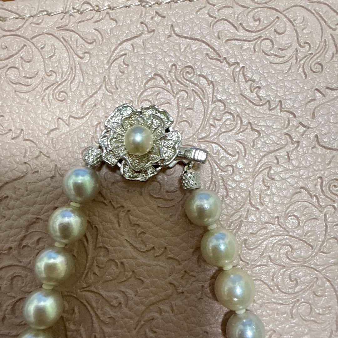 パールネックレス 花型シルバー留め具