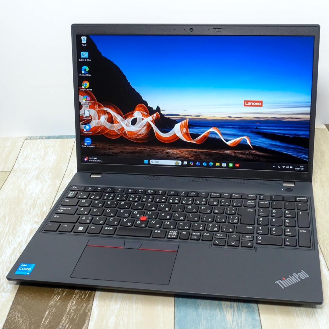 未使用に近いレベルの極美品✨１０コアの１２世代コアｉ５に超高速ＳＳＤ✨ＩＰＳ液晶