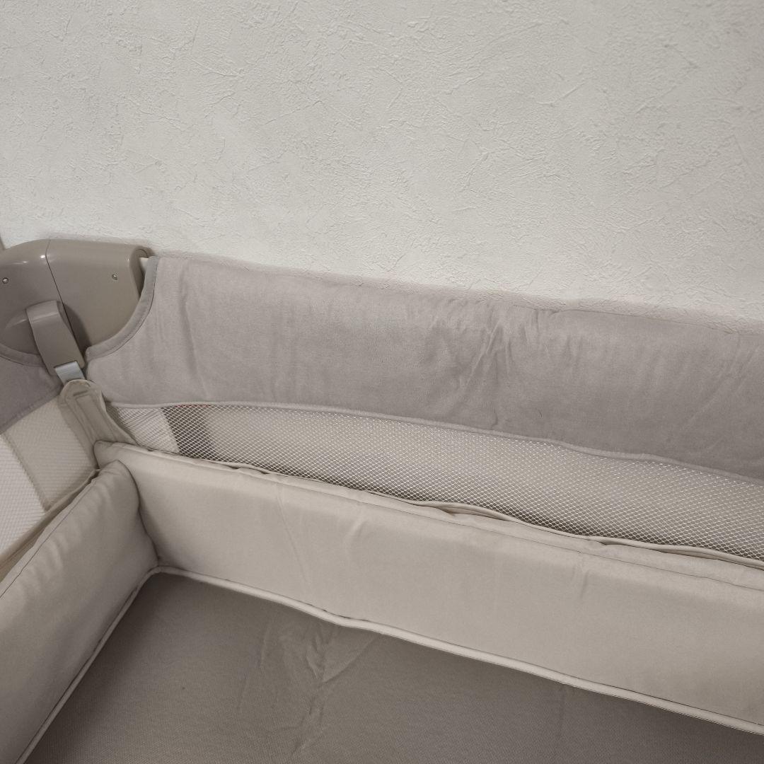 アップリカ ココネルエアープラスAB ベビーベッド　ホワイトベージュ