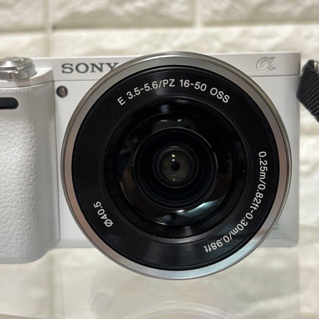 SONY α‬6000 ホワイト ミラーレス一眼 望遠レンズ付き