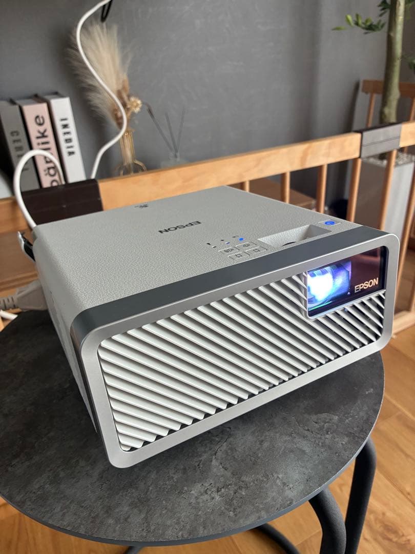 EPSON EF-100W ホームプロジェクター　光源使用時間0H 美品