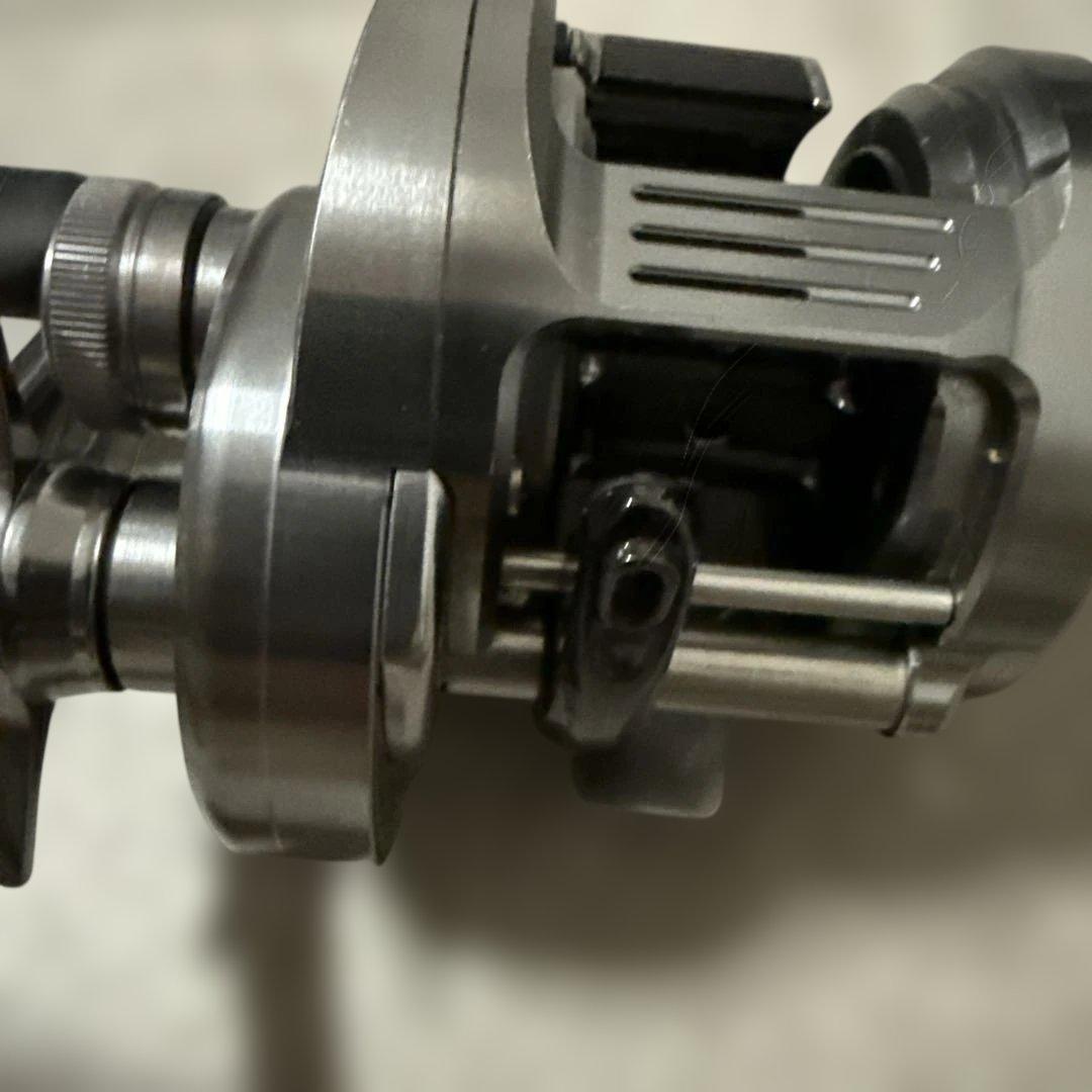 【美品】シマノ19 カルカッタ コンクエスト DC 200