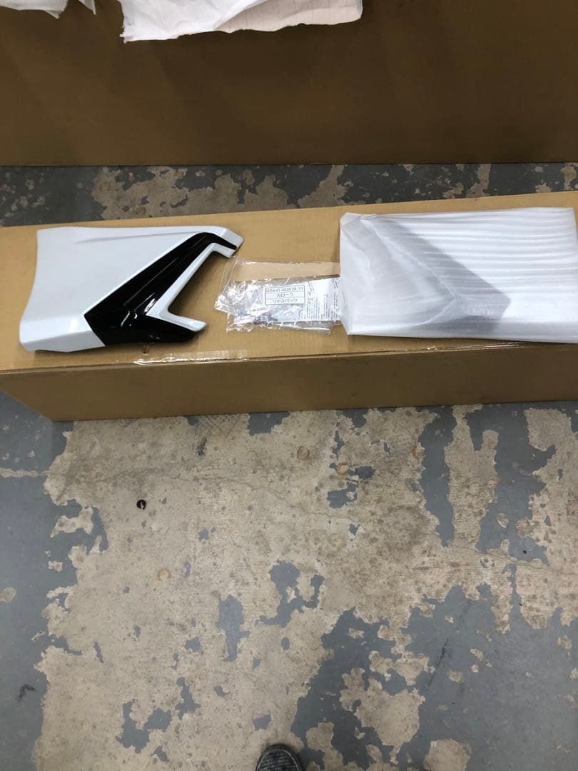 早い者勝ち‼️カローラツーリング‼️モデリスタ‼️リアスポイラー ホワイト・ブラック