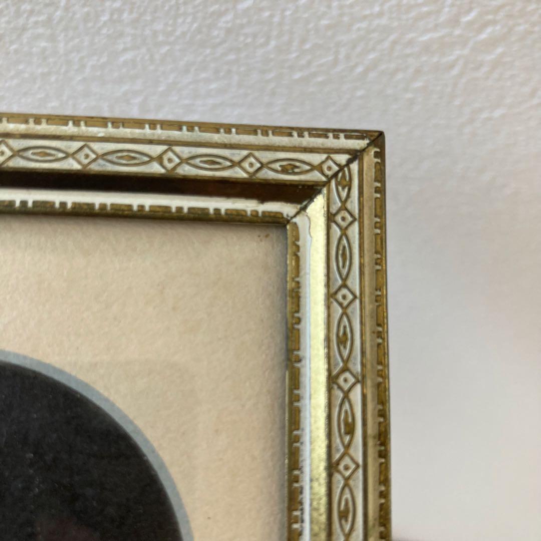 繊細な装飾が美しいアンティークフレーム（1922年BIRGITミニカード入り）