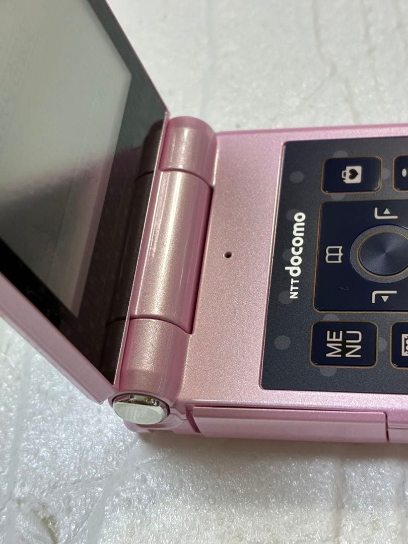 docomo STYLE series F-06Dハッピーピンク　ガラケ