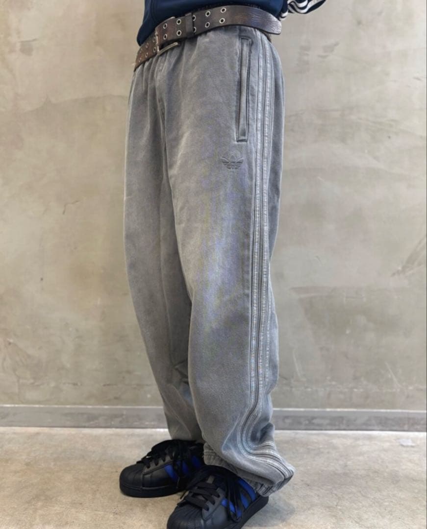 新品3XL】アディダス　アディカラールーズトラックパンツデニムadidasグレー