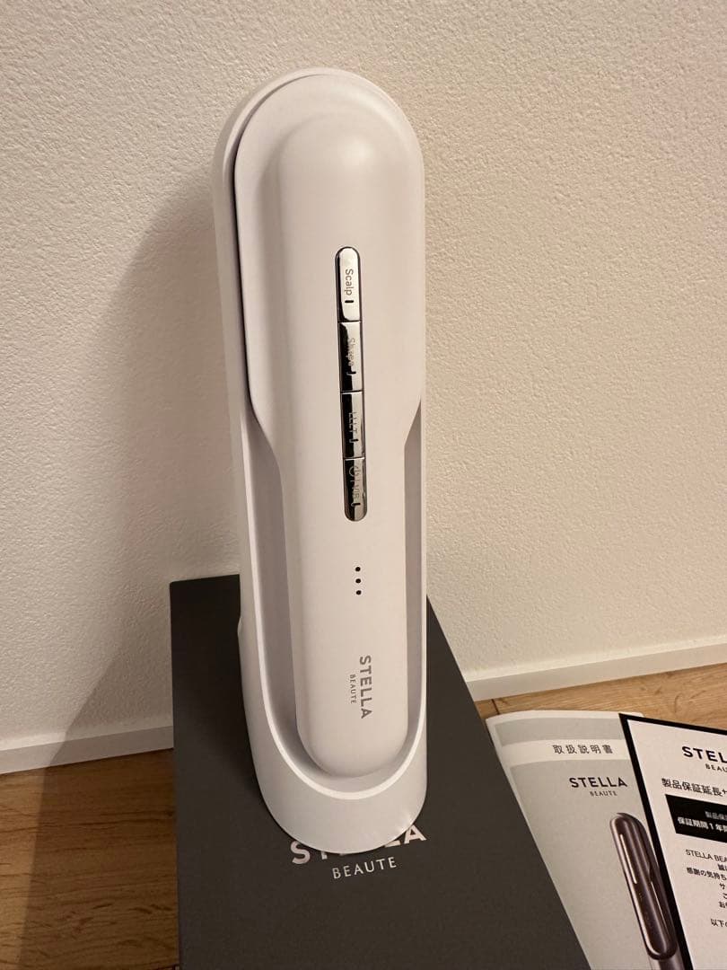 〈美品〉STELLA BEAUTE 美顔器 ホワイト