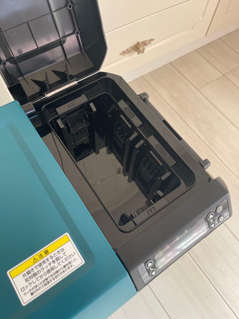 マキタ 充電式保冷温庫 18V/40Vmax CW004GZ青