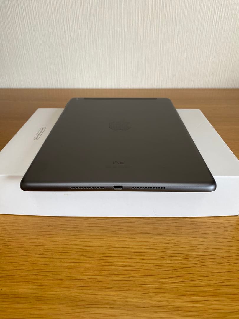 美品　iPad第7世代 32GB WiFi+Cellular iPad本体