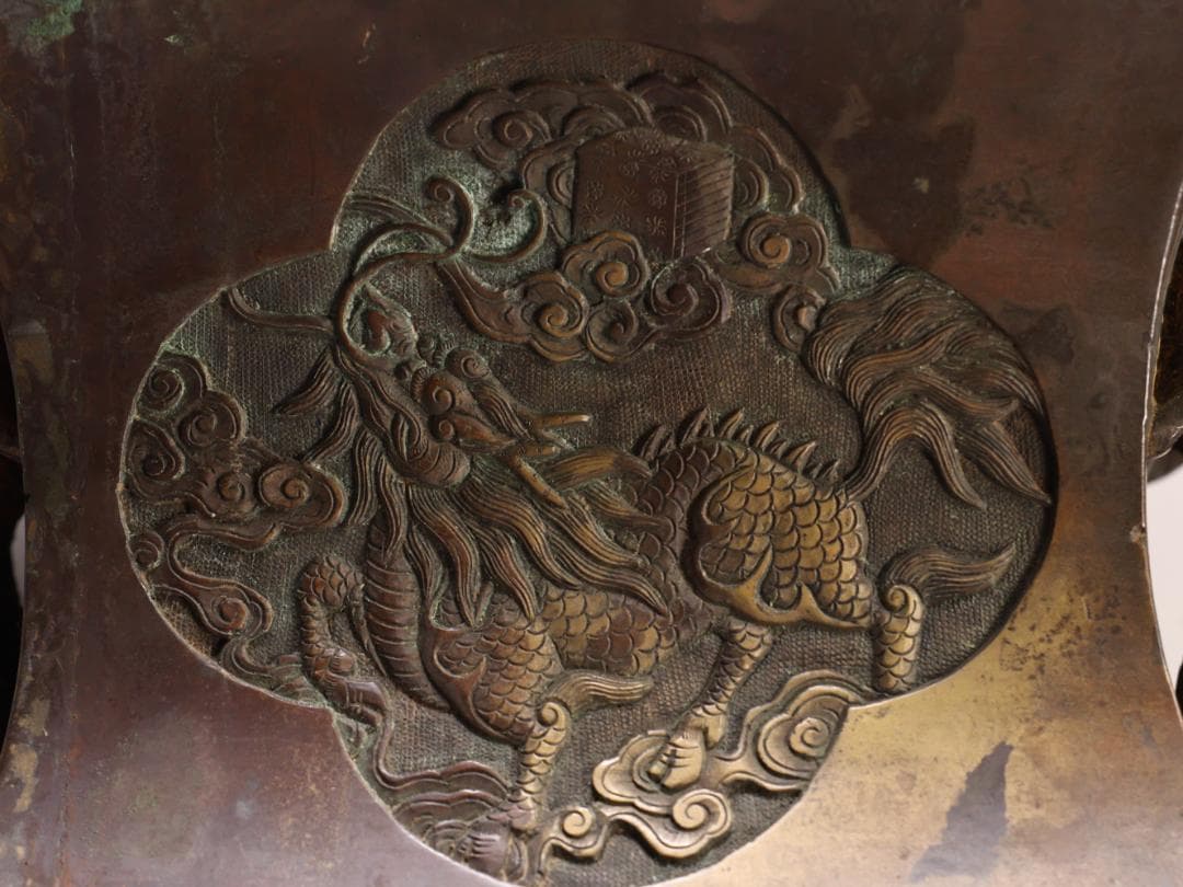 BK443　中国古玩　大明洪武 工部監造　象耳銅製花瓶 壺 箱付　高さ47.9㎝