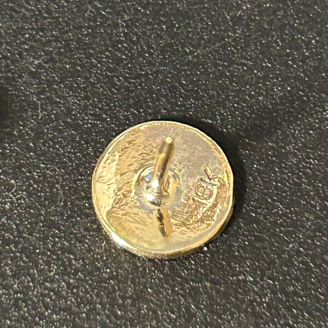 美品18金製　菊紋デザイン　ゴールド　タイタックピン・ネクタイピン・ピンバッジ