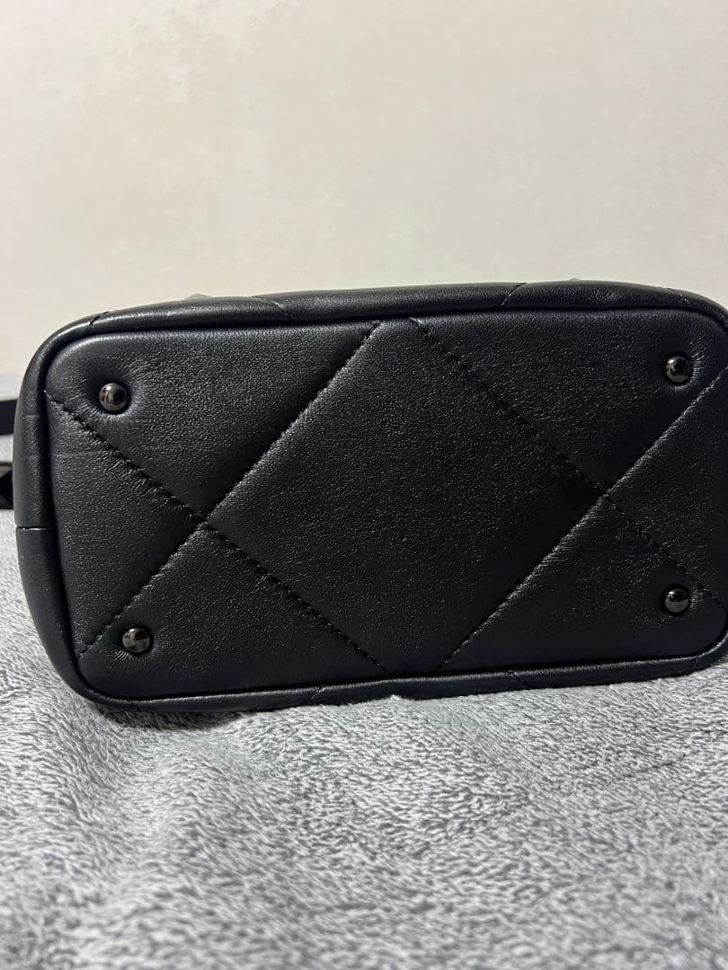 出品1/23まで・値下げ不可・VALENTINO ローマンスタッズ ハンドバッグ