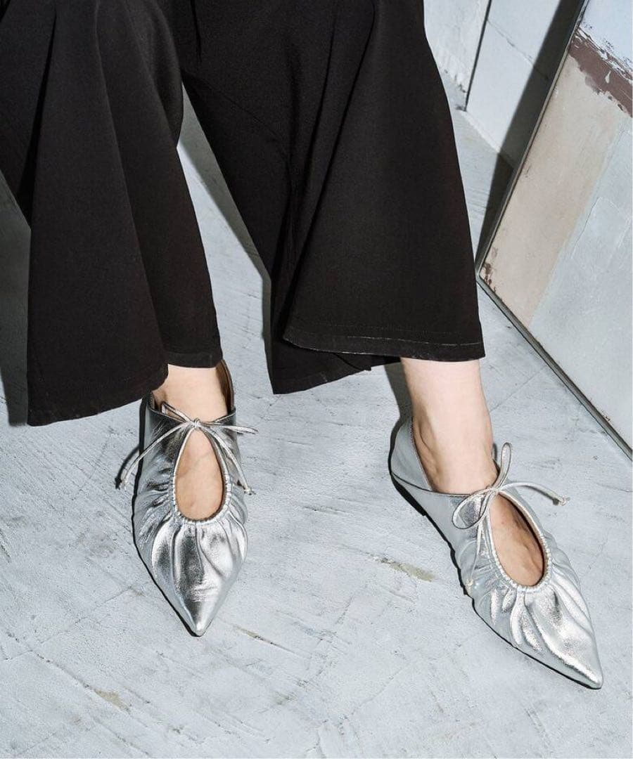 MIDORI UEEDA×GRISEレザーポインテッドギャザーバブーシュ