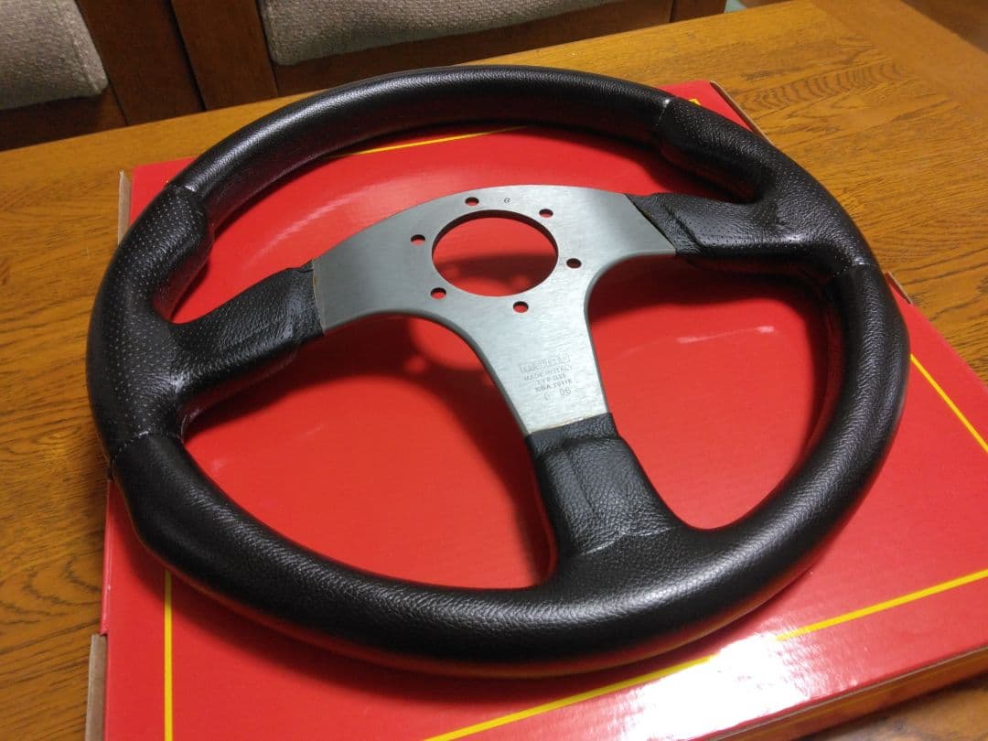 MOMO RACE 35㎝　中古　モモ　レース ステアリング