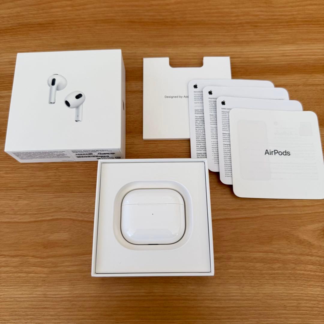 【値下げしました】Apple AirPods (第３世代)