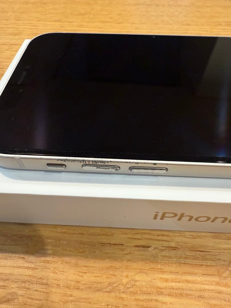 iPhone 12 ホワイト