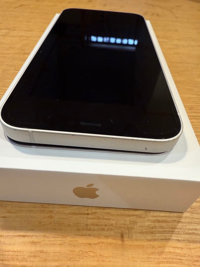 iPhone 12 ホワイト