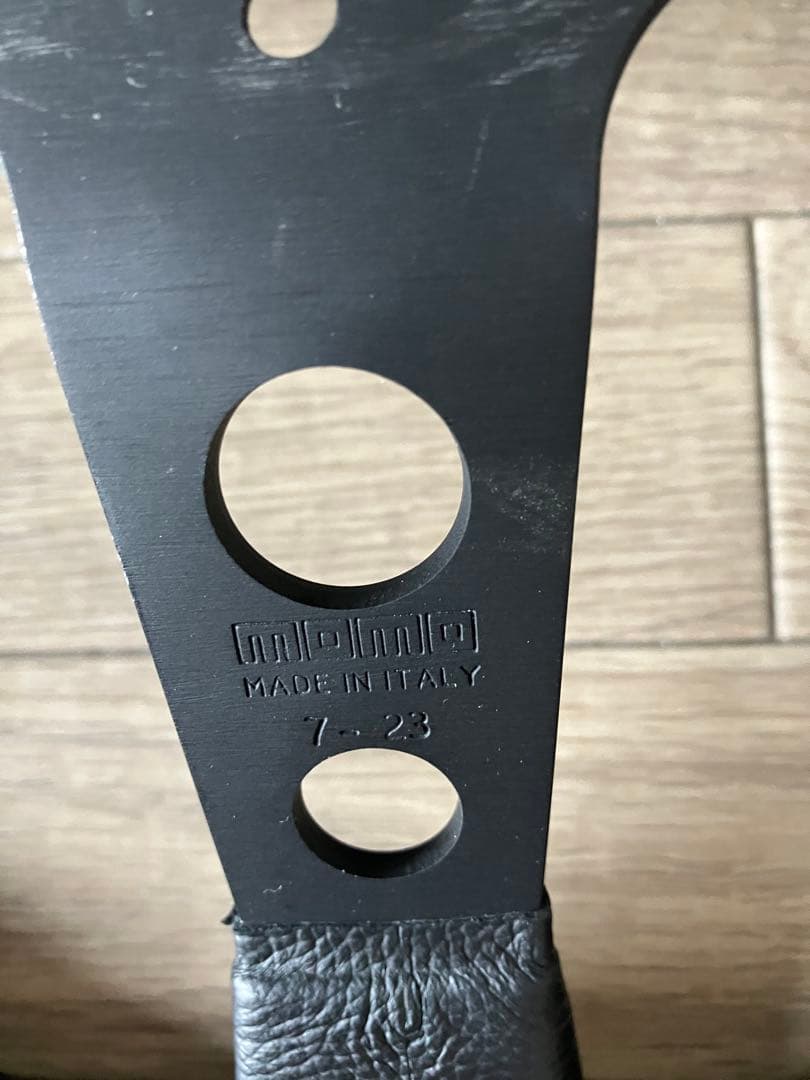 momoステアリング　MOD0.7（BK M-41 ）35パイ（正規品）