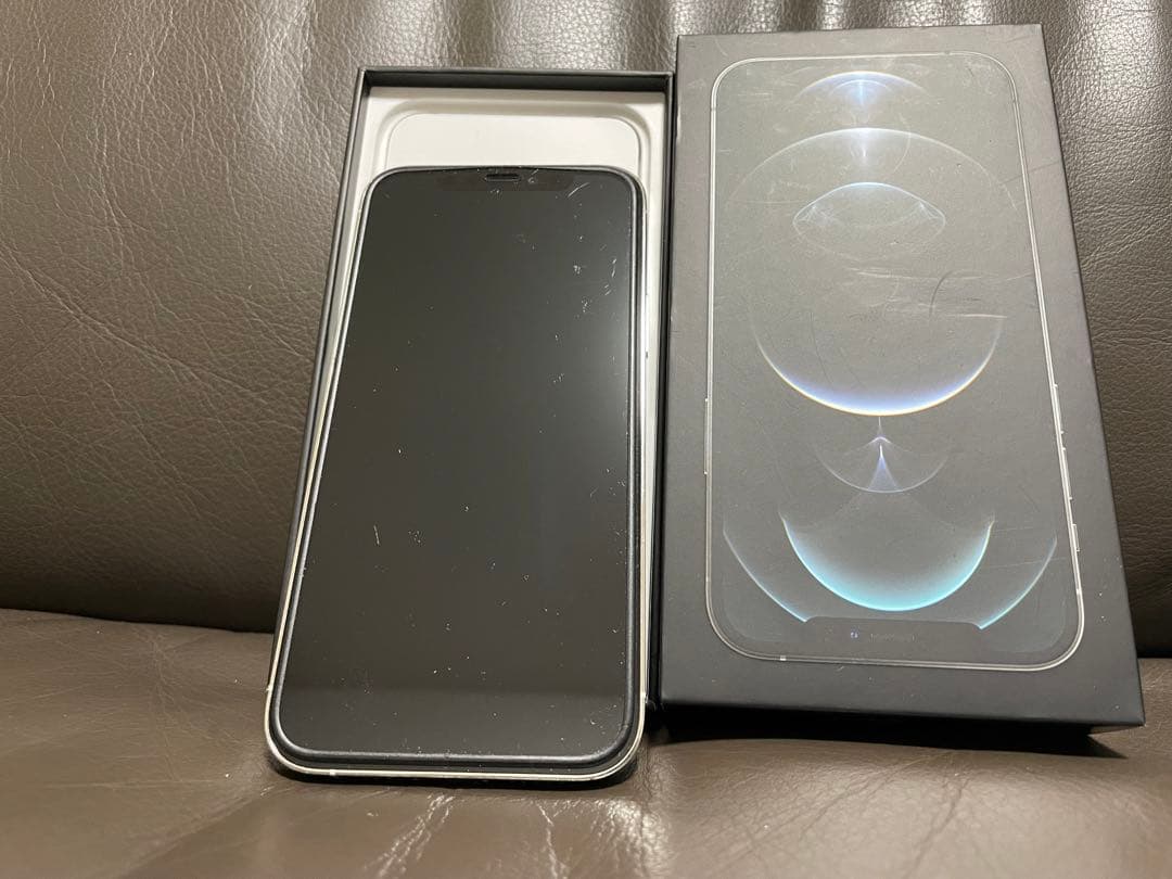 【中古】iPhone 12 pro シルバー 256 GB SIMフリー