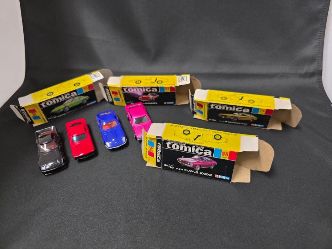 トミカ 喝徒飛競走車 貴重