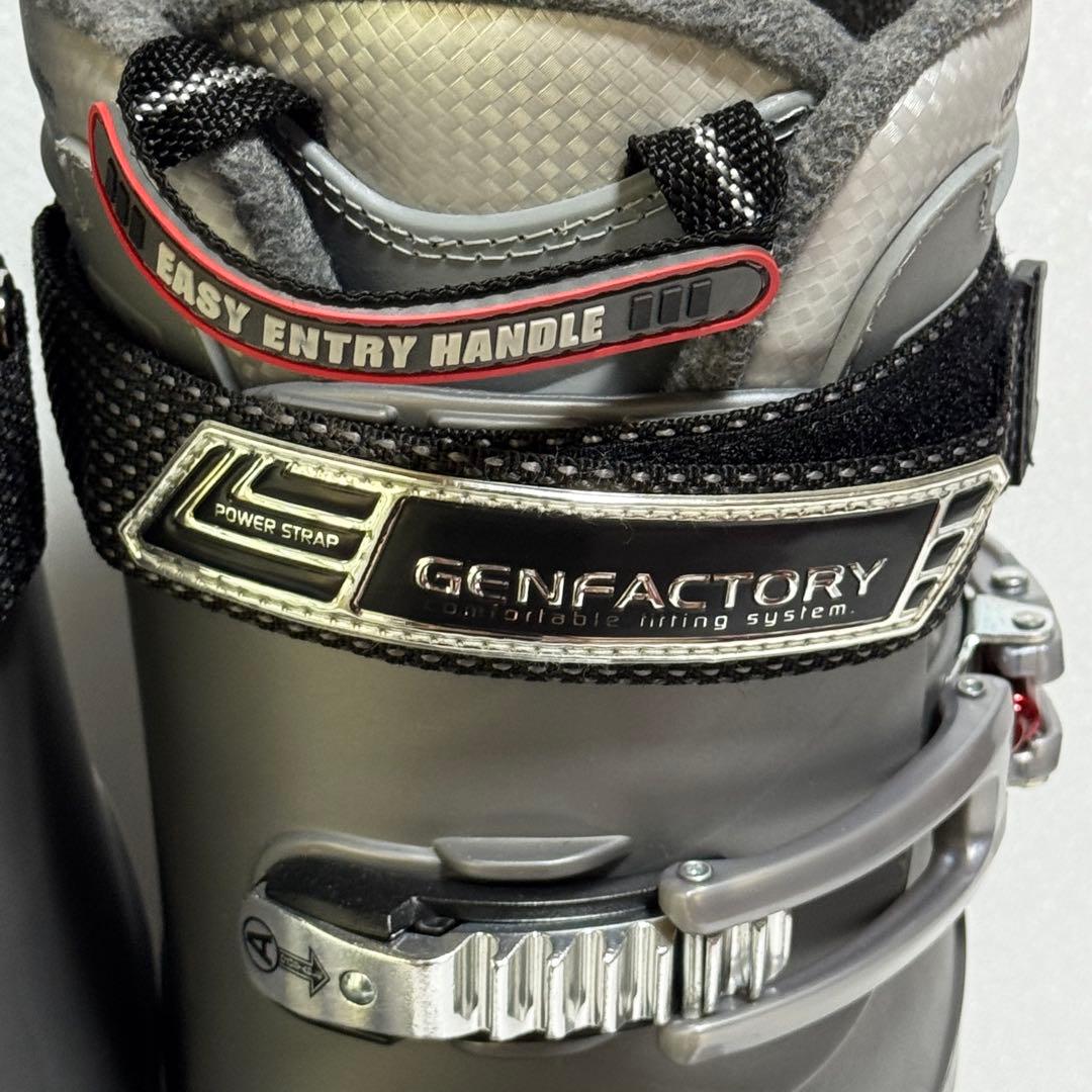 28ＣＭ　サイズ9 GenFactory スキーブーツ グレー　初心者