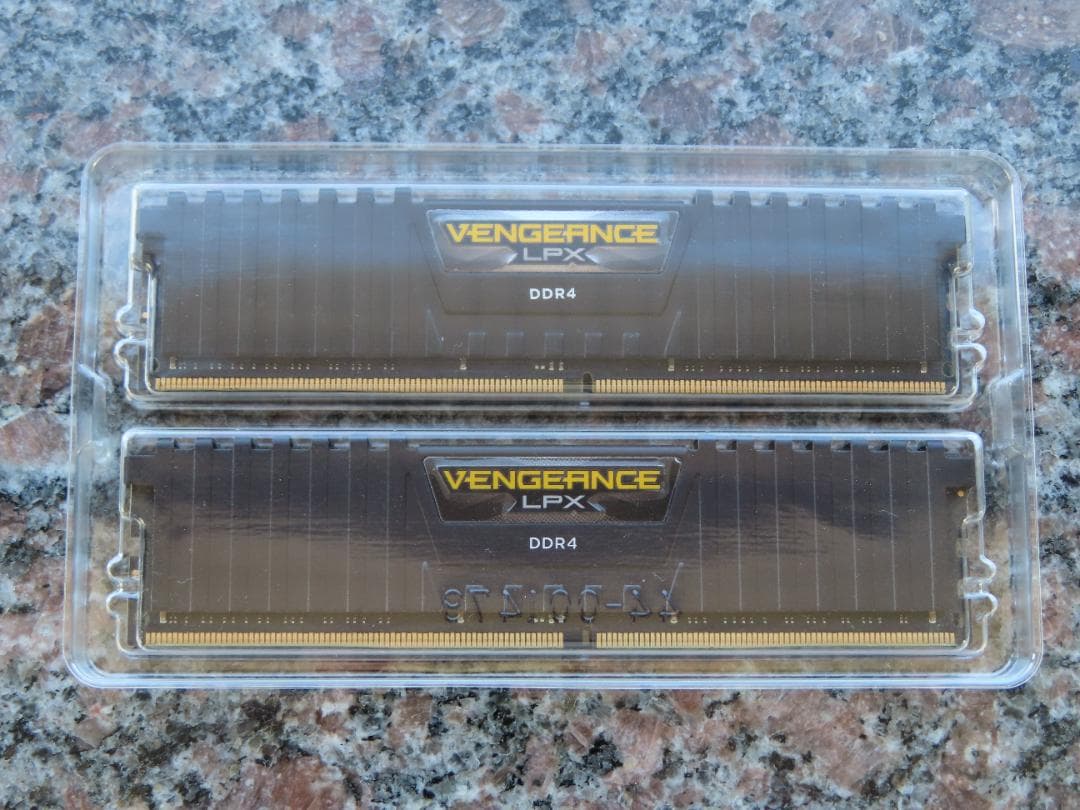 メモリー Corsair Vengeance LPX DDR4 32GB 3000MHz