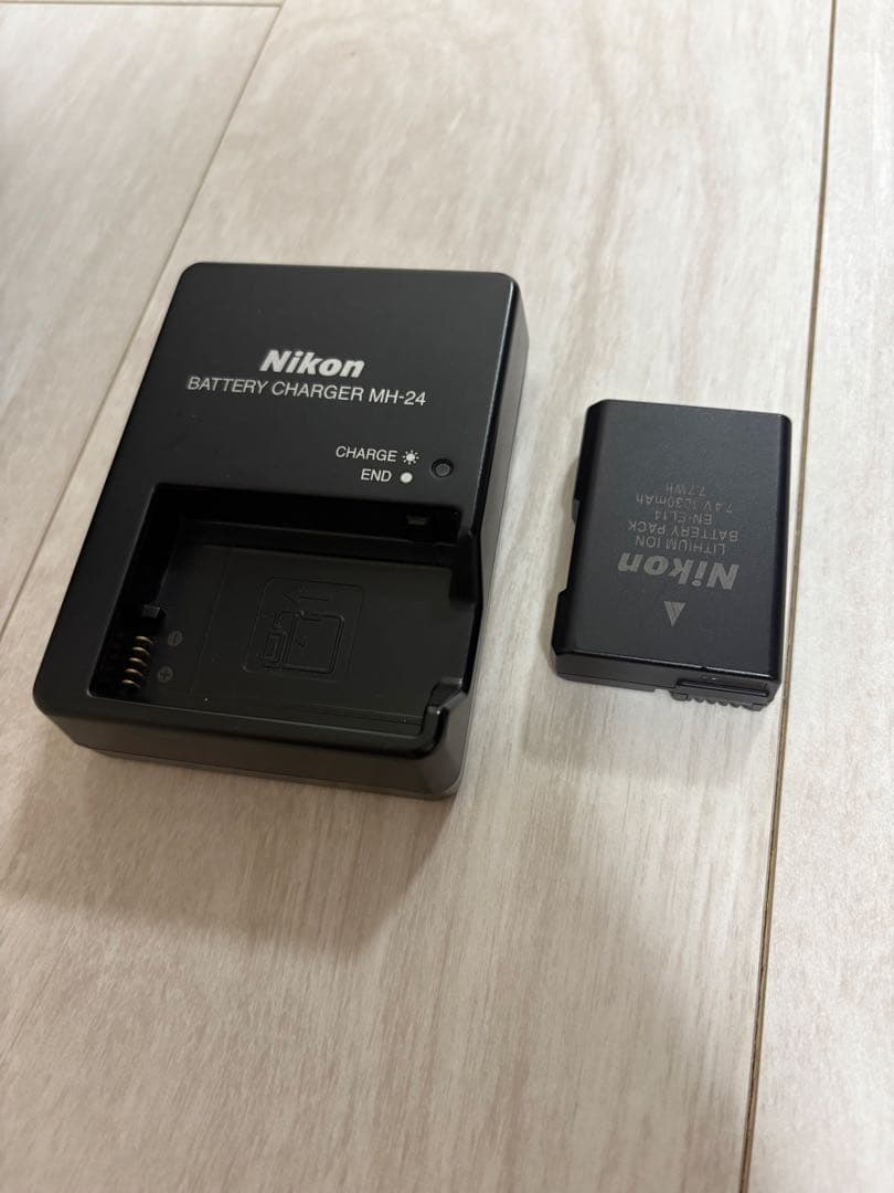 NikonのD5200 デジタル一眼レフカメラ、2レンズ18-55と55-300