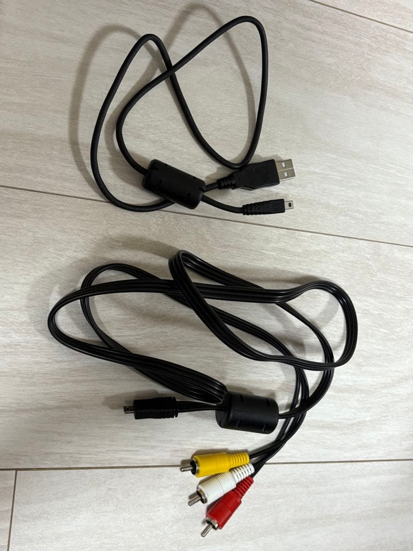 NikonのD5200 デジタル一眼レフカメラ、2レンズ18-55と55-300