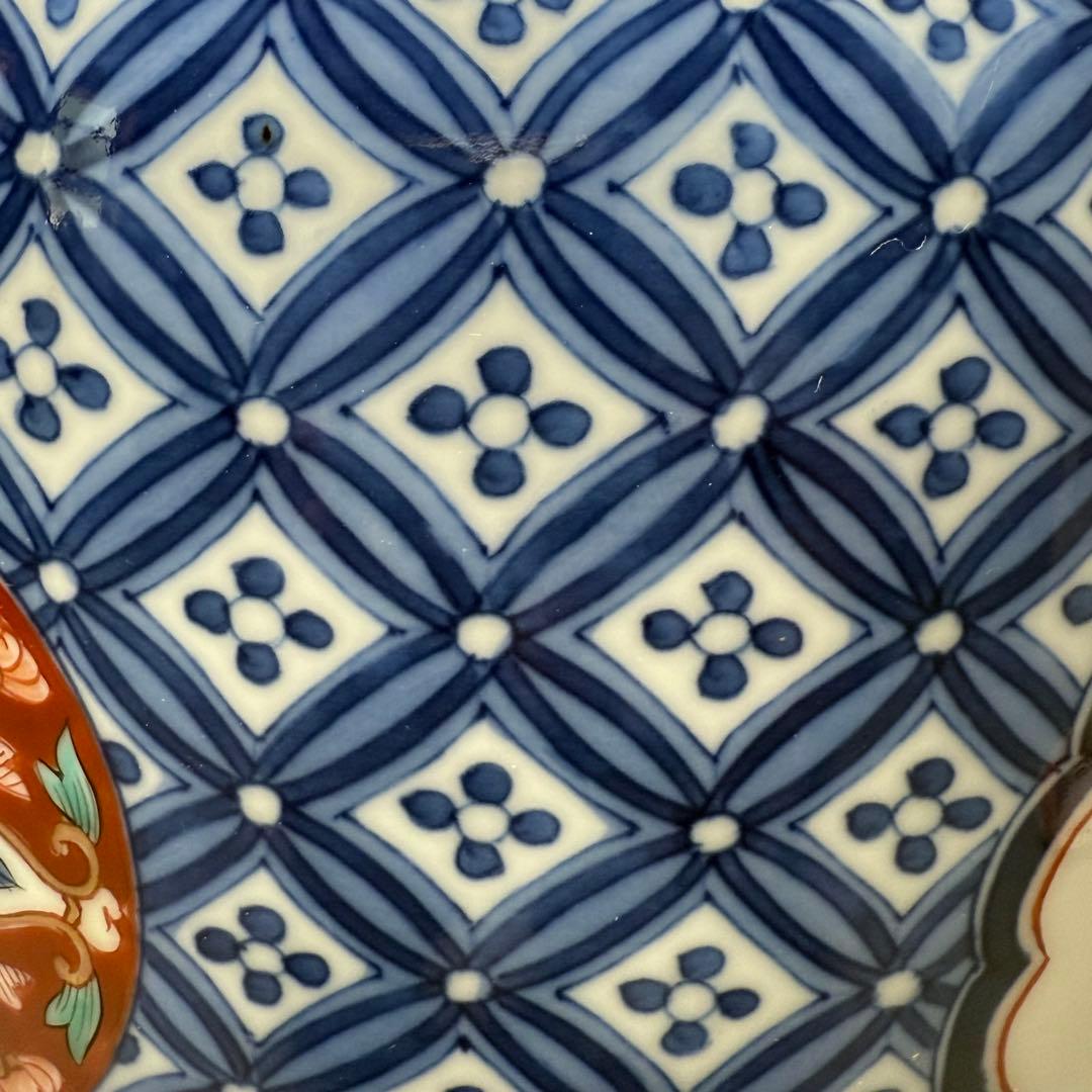 十二代　酒井田柿右衛門　錦　鹿紅葉七宝尽文花瓶　高さ25cm　国重要無形文化財