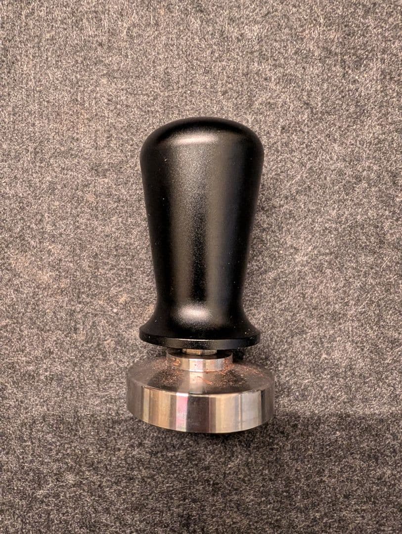 DeLonghi デロンギ デディカ 　タンパー、ディストリビューター付き