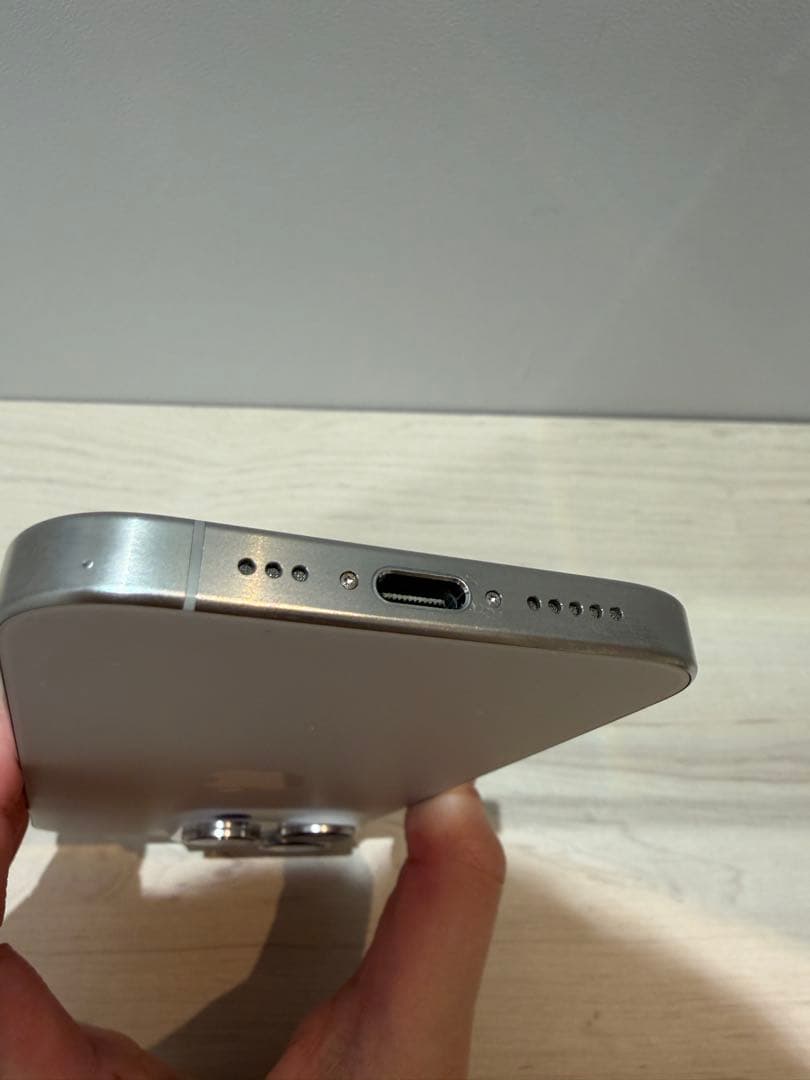 【美品】iPhone 15 pro 256GB 本体