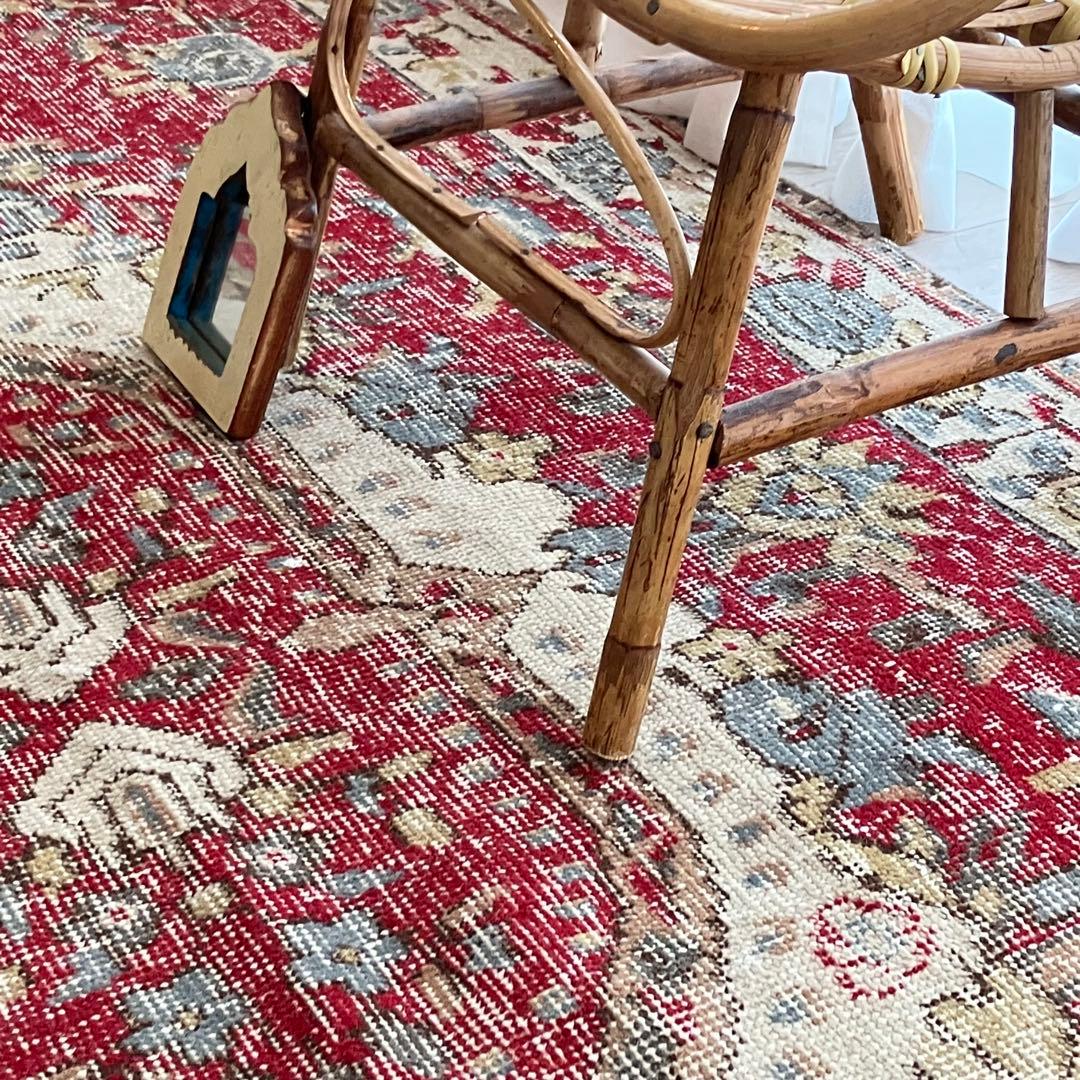 クラシカル柄✳︎114×210レッド　ブルーグレー　ローズ　トルコヴィンテージラグ