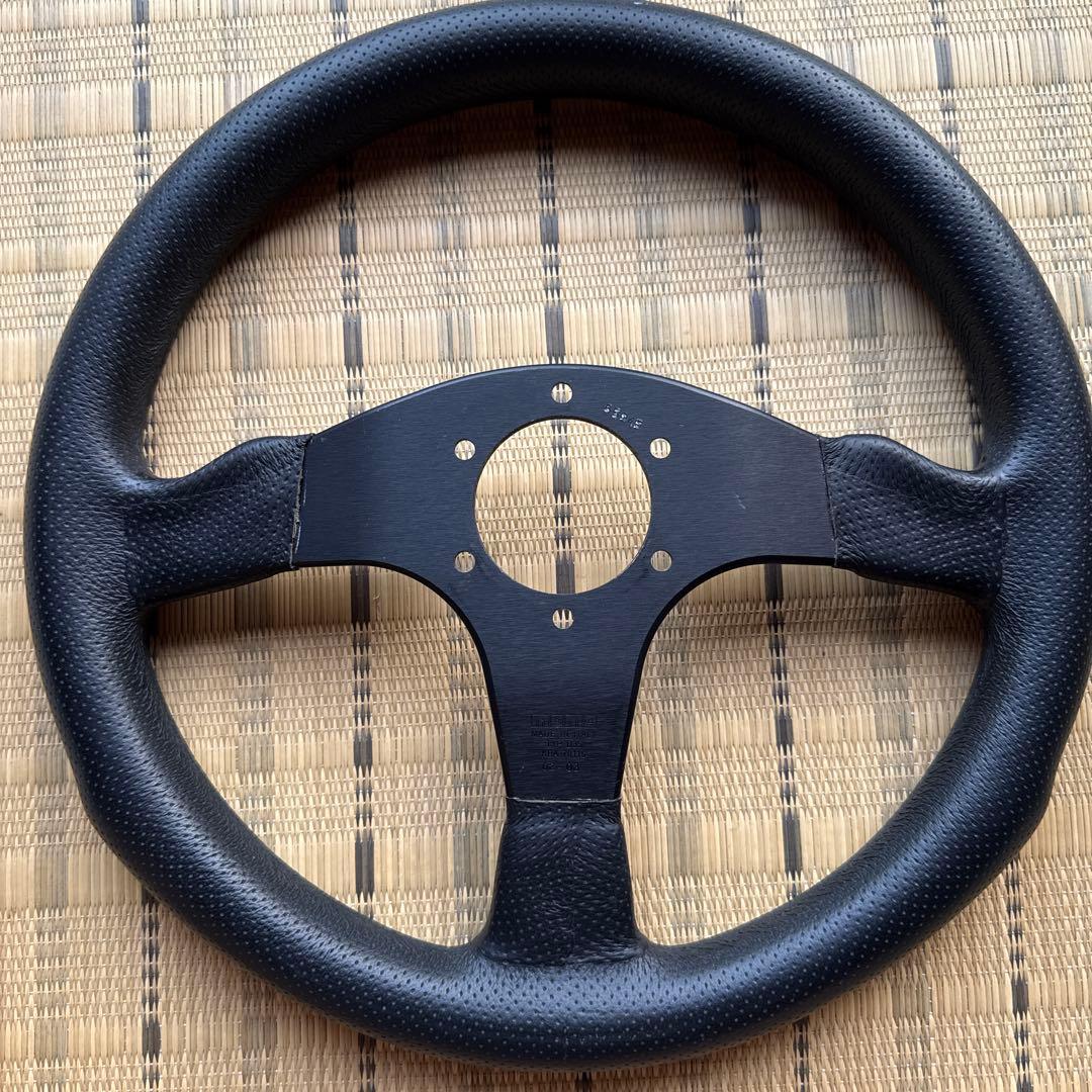 【 美品 】MOMO Competition D35 ステアリングホイール