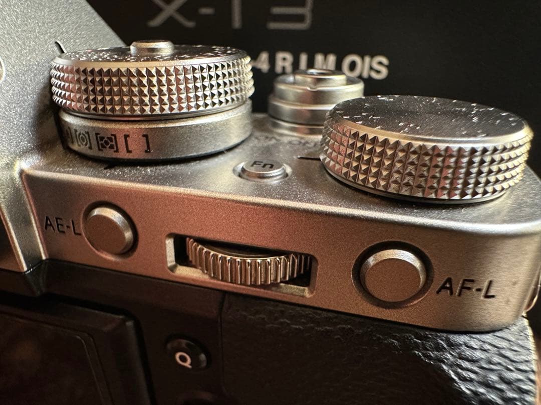 Fujifilm X-T3ミラーレスカメラ18-55㎜レンズハーフレザーケース付