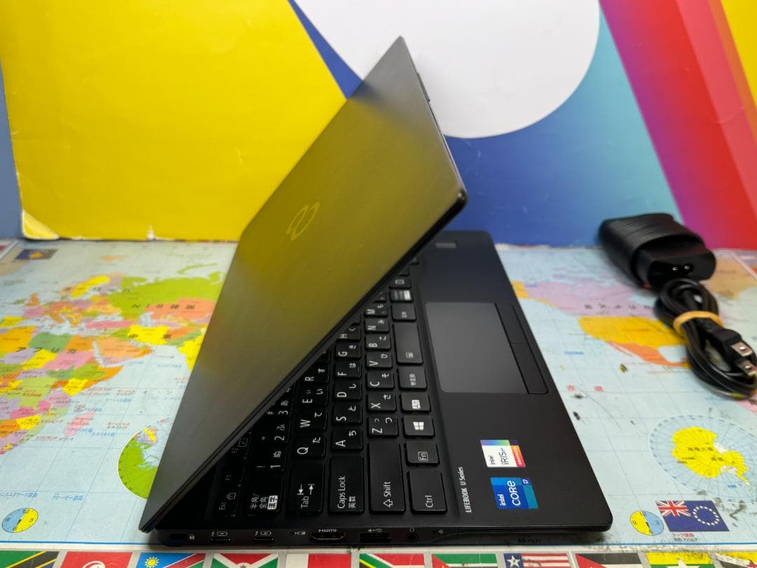 美品 第11世代i7 16GB 512GB 富士通 U9311/F ノートPC